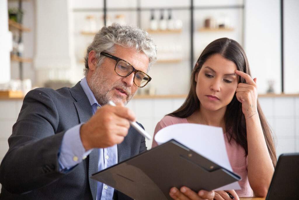 Denuncia o querella: diferencias, cuándo presentar cada una y qué sucede después